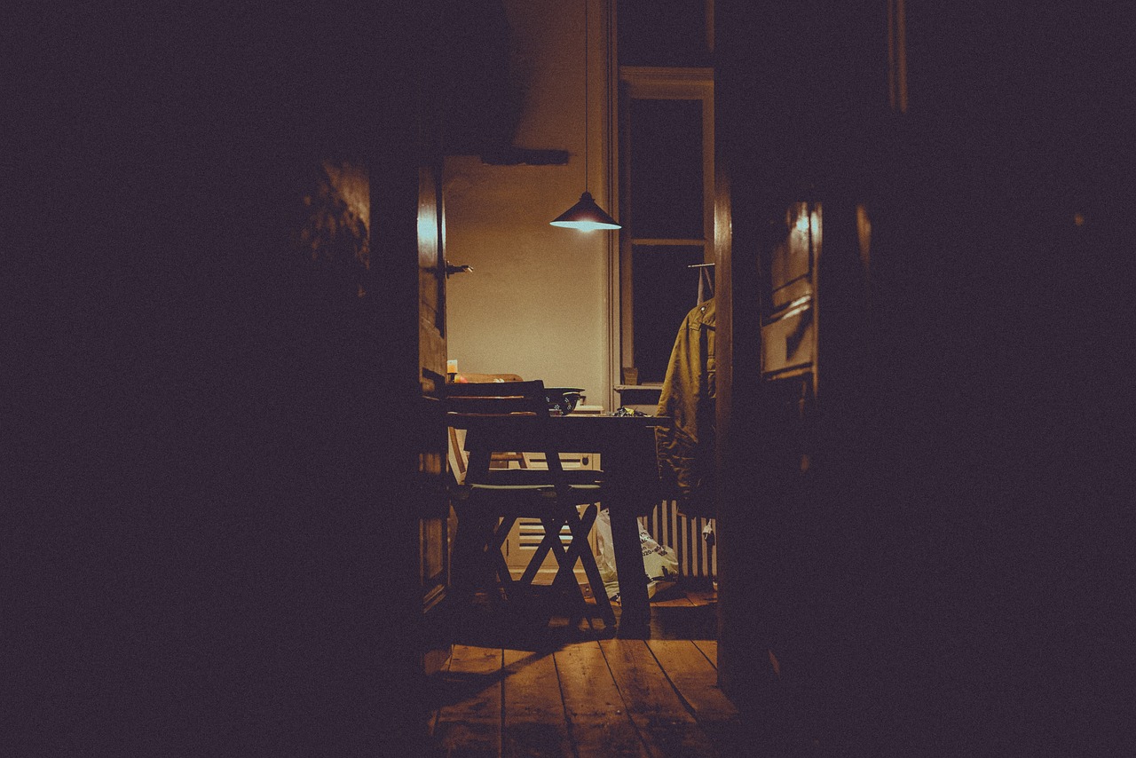一名男子在连续工作104天后，仅休息一天，最终因病去世。这个事件再次引发了人们对于工作强度和休息时间的关注。本文将从多个角度探讨这个问题，包括工作强度对身心健康的影响、连续工作的危害、以及合理的休息对于生活和工作的重要性。