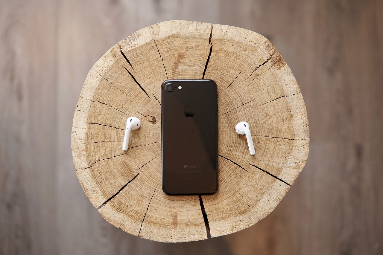 苹果在最新发布的AirPods 4中引入了主动降噪版本，为用户提供了更加出色的音乐体验。本文将从技术、功能、性能、价格等方面对AirPods 4主动降噪版本进行详细介绍，让读者更好地了解这一产品。