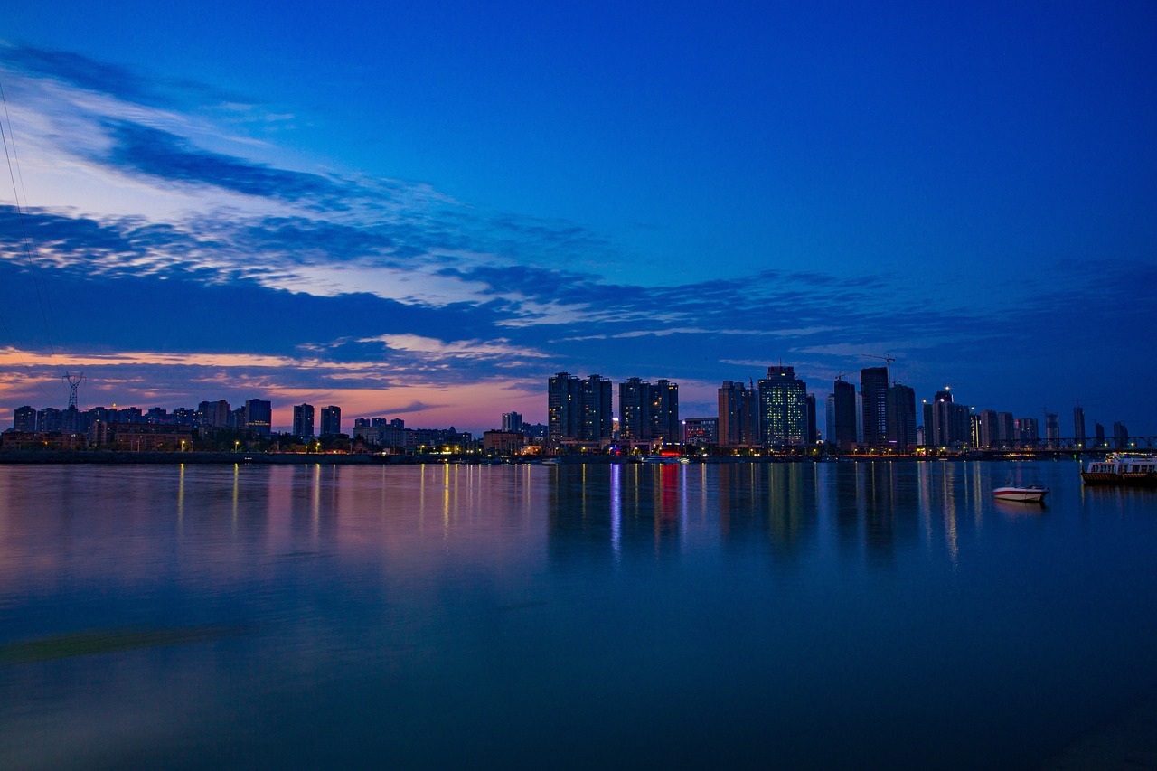 上海黄浦江的水漫出来了？不实！