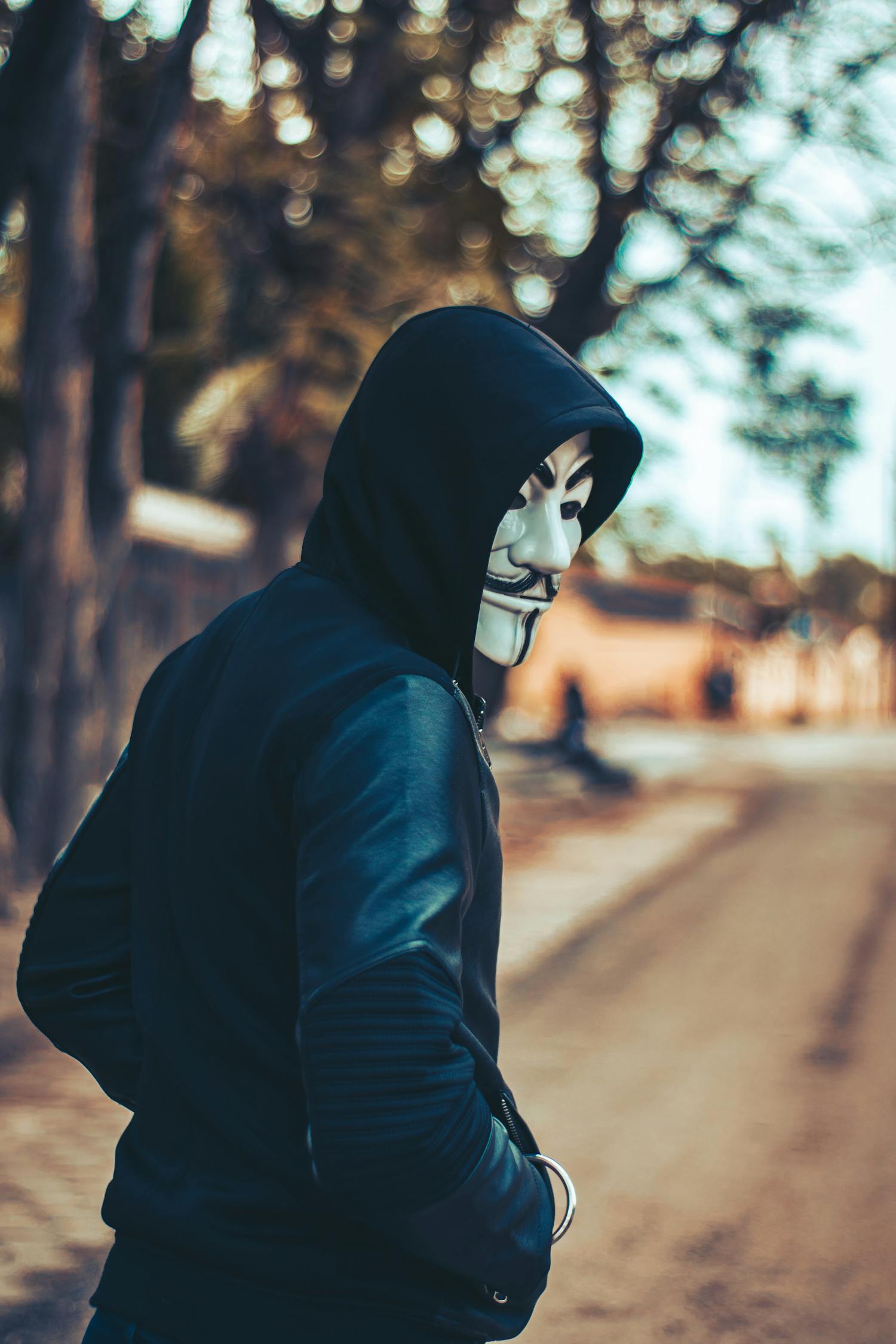 男子误将牛头骨当面具，惊现竟是盆骨！揭秘背后的故事