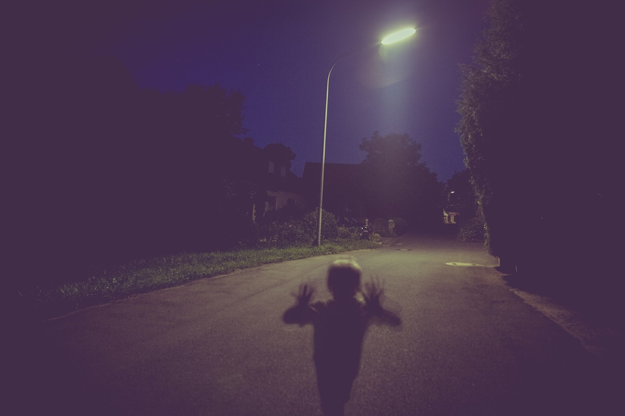 暗夜幽灵的低语，民间流传的奇异灵异故事集