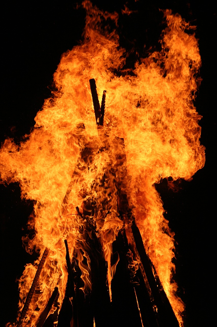 谷子经济彻底火了，二次元衍生品市场的崛起与机遇
